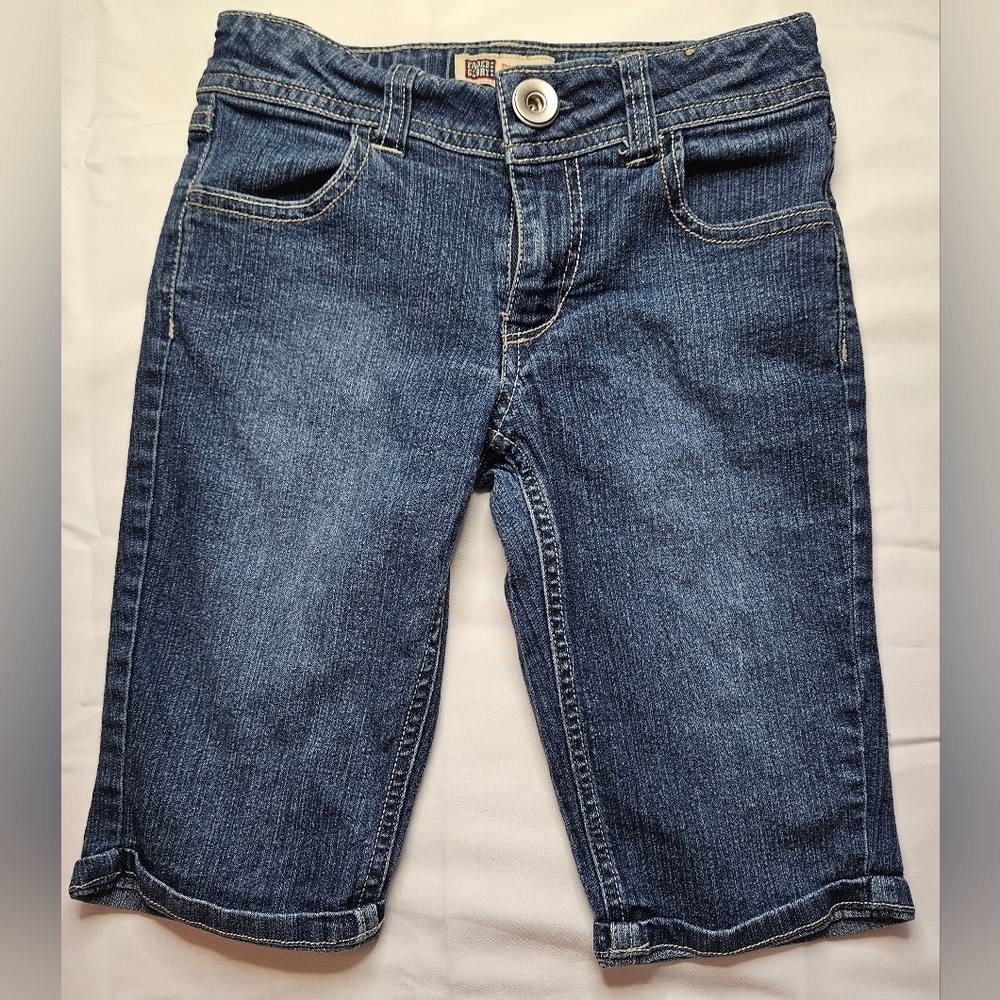 Faded Glory Girls Blue Denim Bermuda Shorts With Heart Design on Back Size 7
